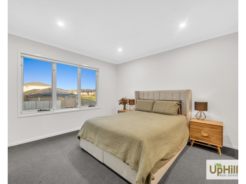 3 Tesla Grange, Clyde North VIC 3978