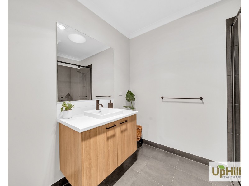 3 Tesla Grange, Clyde North VIC 3978