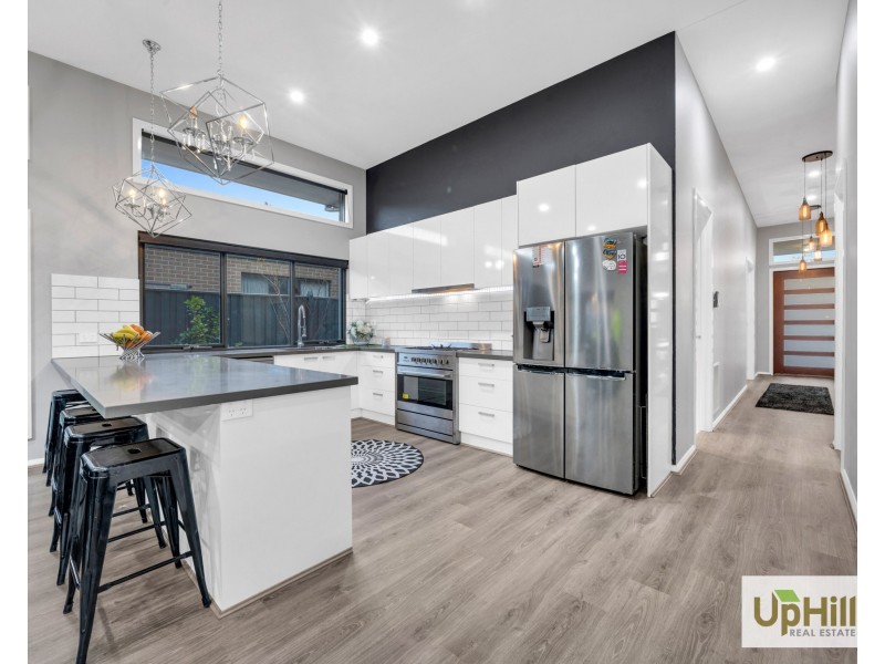 9 Glendora Avenue, Clyde VIC 3978
