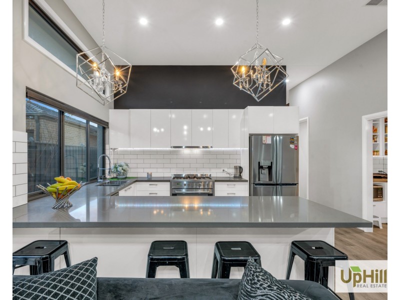 9 Glendora Avenue, Clyde VIC 3978