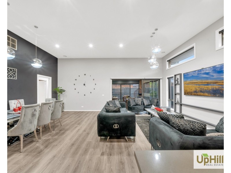 9 Glendora Avenue, Clyde VIC 3978