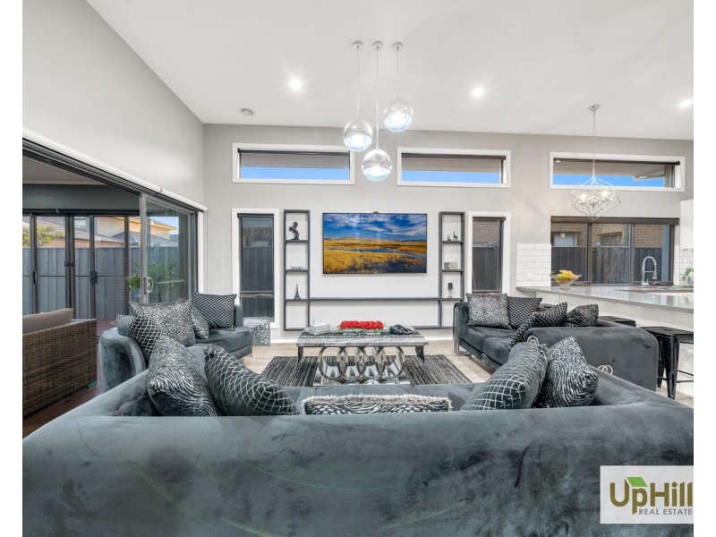 9 Glendora Avenue, Clyde VIC 3978