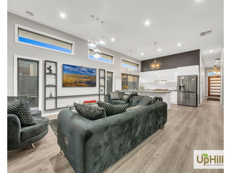 9 Glendora Avenue, Clyde VIC 3978