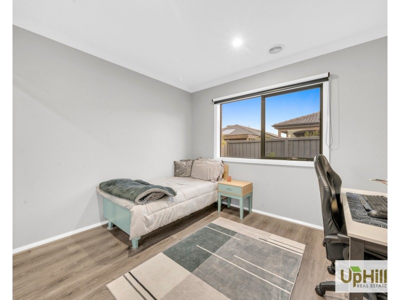 9 Glendora Avenue, Clyde VIC 3978