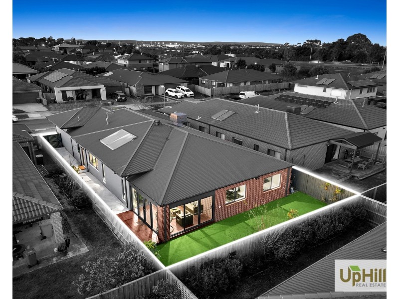 9 Glendora Avenue, Clyde VIC 3978