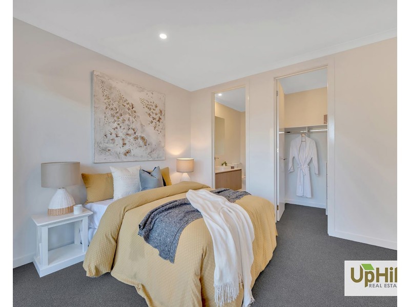 52 Hillview Drive, Carrum Downs VIC 3201