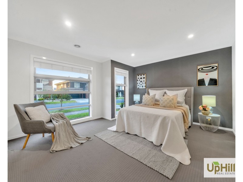 5 Speargrass Close, Clyde North VIC 3978