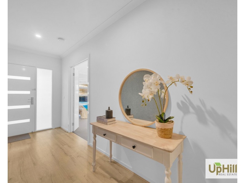 5 Speargrass Close, Clyde North VIC 3978