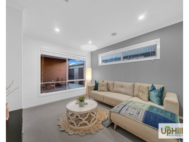 5 Speargrass Close, Clyde North VIC 3978