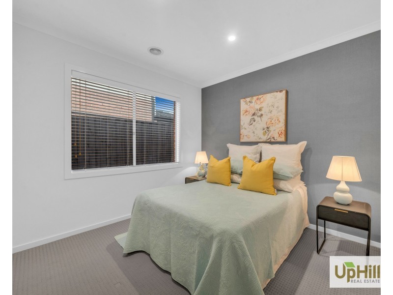 5 Speargrass Close, Clyde North VIC 3978