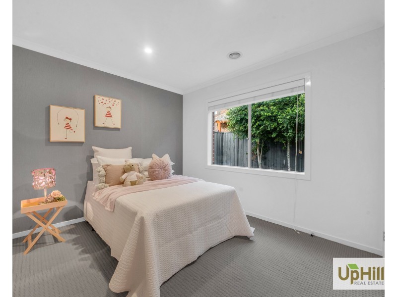 5 Speargrass Close, Clyde North VIC 3978