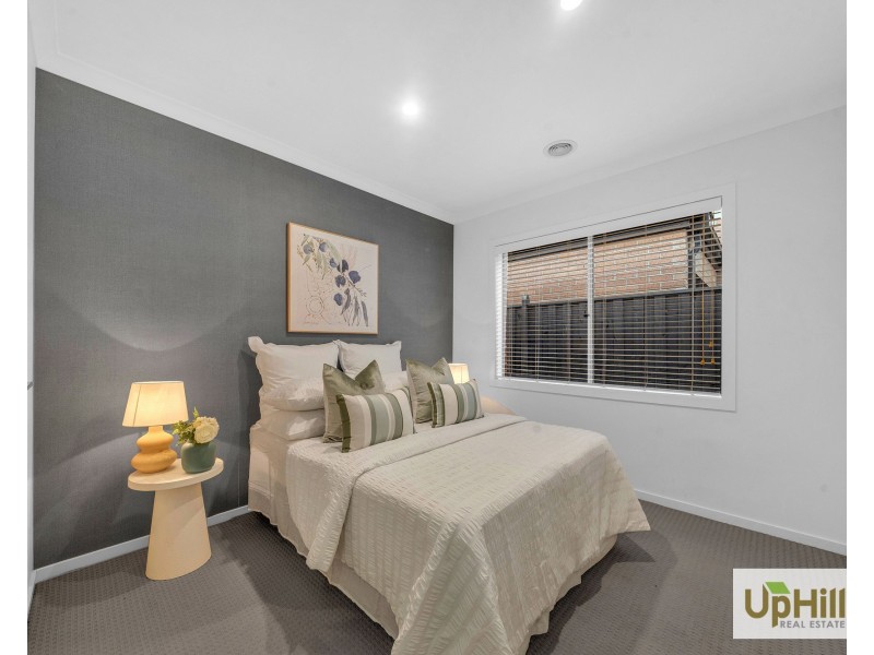 5 Speargrass Close, Clyde North VIC 3978