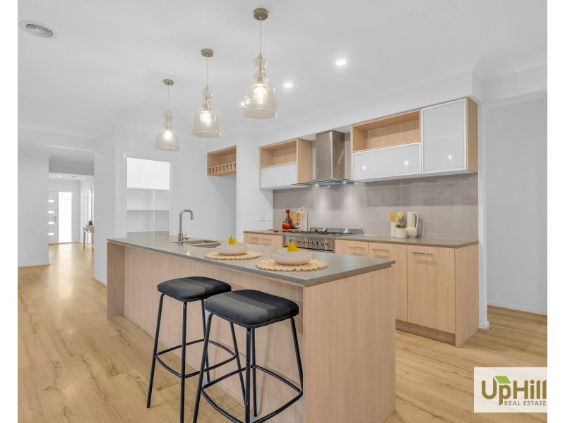 5 Speargrass Close, Clyde North VIC 3978