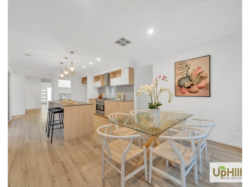 5 Speargrass Close, Clyde North VIC 3978