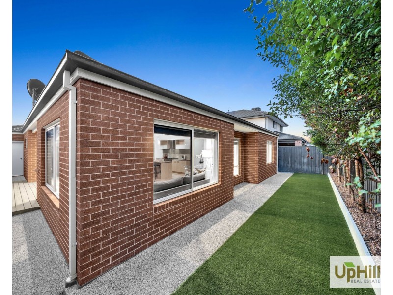 5 Speargrass Close, Clyde North VIC 3978