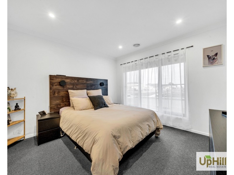 4 Theatre Circuit, Clyde North VIC 3978