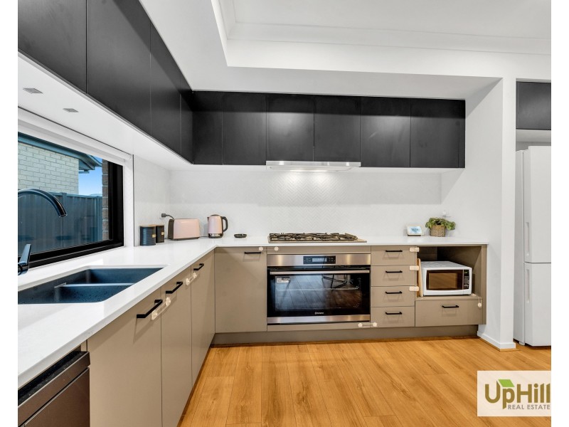 4 Theatre Circuit, Clyde North VIC 3978