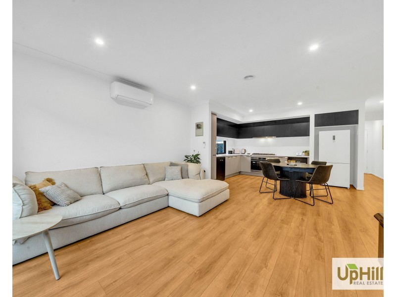 4 Theatre Circuit, Clyde North VIC 3978