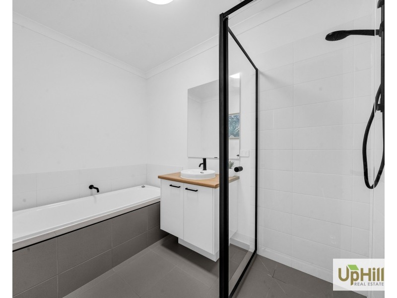 4 Theatre Circuit, Clyde North VIC 3978