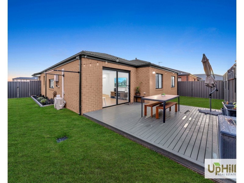 4 Theatre Circuit, Clyde North VIC 3978