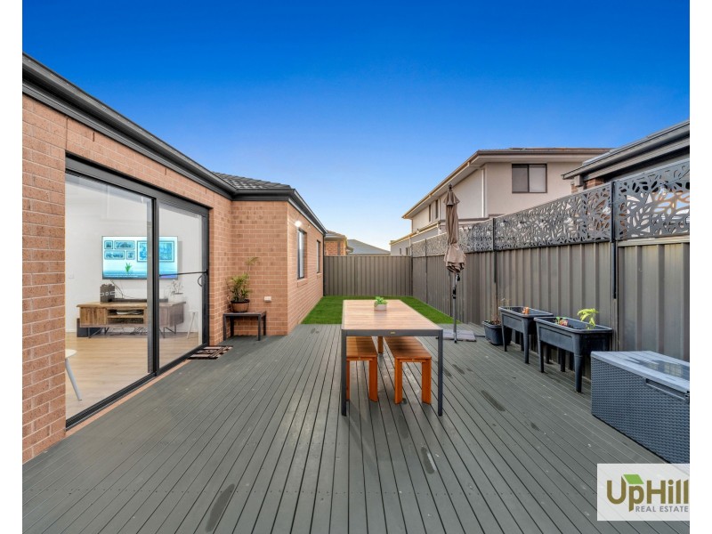 4 Theatre Circuit, Clyde North VIC 3978