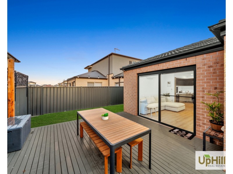 4 Theatre Circuit, Clyde North VIC 3978