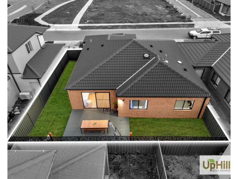 4 Theatre Circuit, Clyde North VIC 3978