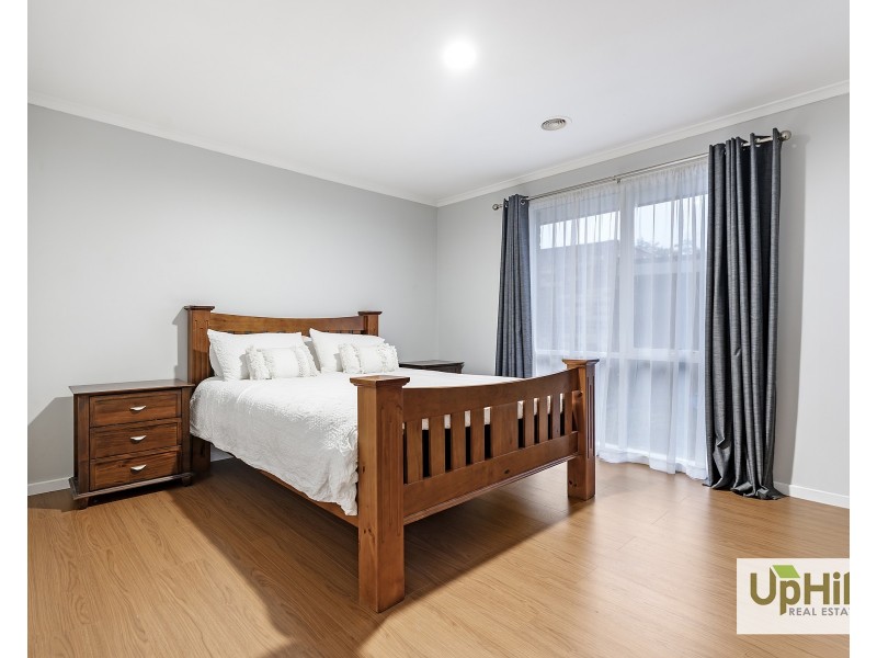 52 TOIRRAM CRESCENT, Cranbourne VIC 3977