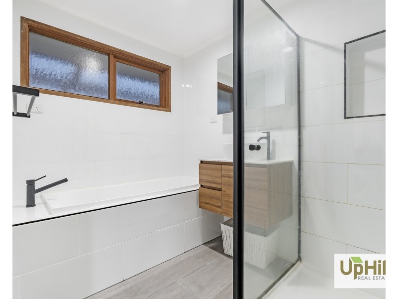 52 TOIRRAM CRESCENT, Cranbourne VIC 3977