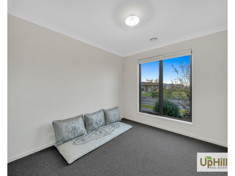 11A Thoroughbred Drive, Clyde North VIC 3978