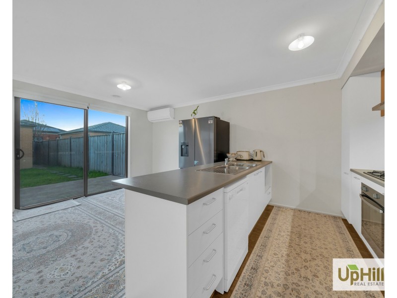 11A Thoroughbred Drive, Clyde North VIC 3978