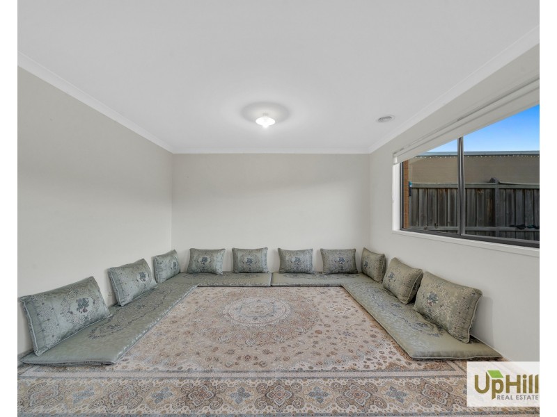 11A Thoroughbred Drive, Clyde North VIC 3978