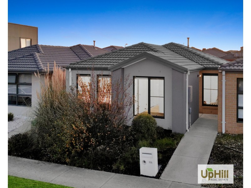 11A Thoroughbred Drive, Clyde North VIC 3978