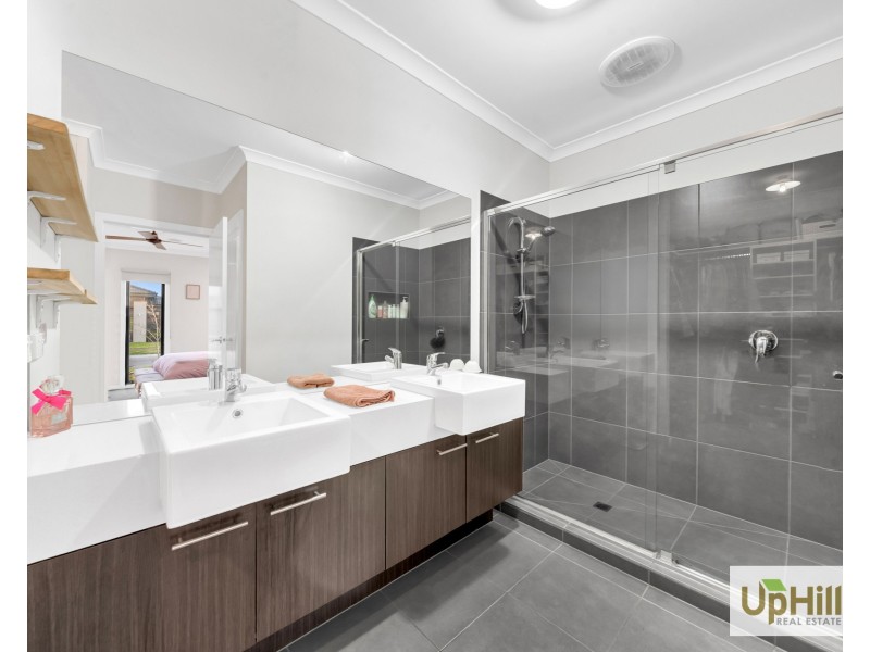 4 Bazadaise Drive, Clyde North VIC 3978