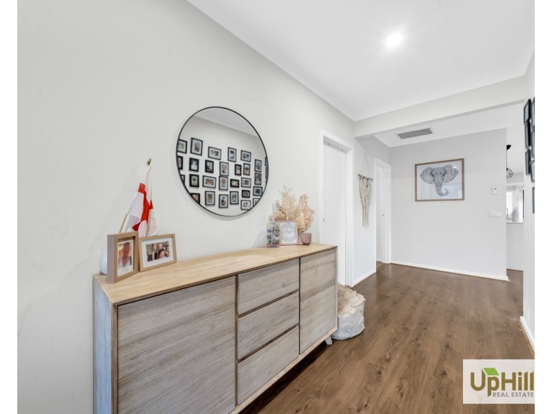 4 Bazadaise Drive, Clyde North VIC 3978