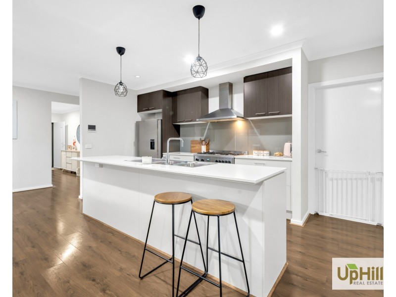 4 Bazadaise Drive, Clyde North VIC 3978