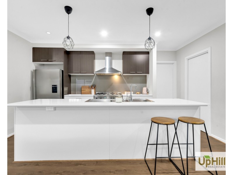 4 Bazadaise Drive, Clyde North VIC 3978