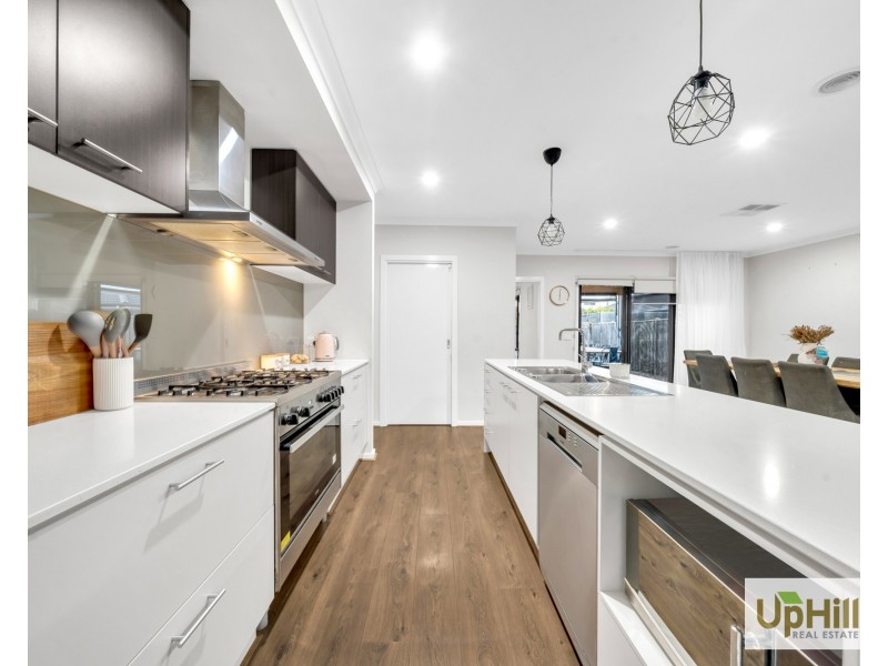 4 Bazadaise Drive, Clyde North VIC 3978