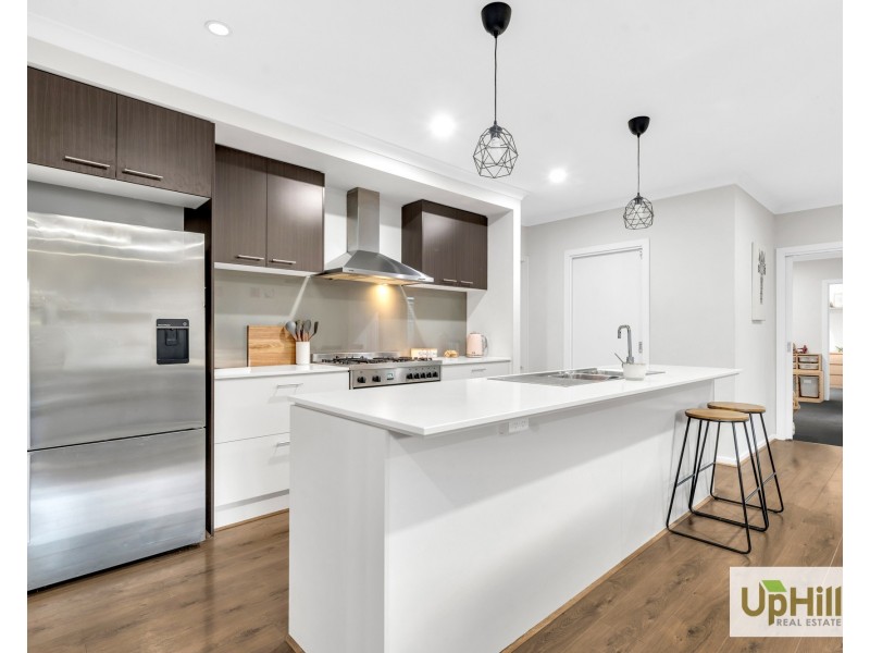 4 Bazadaise Drive, Clyde North VIC 3978