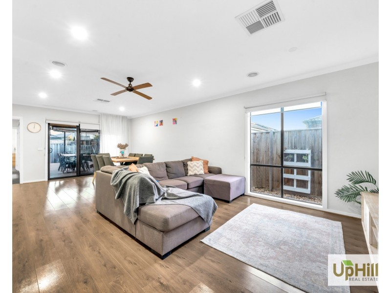 4 Bazadaise Drive, Clyde North VIC 3978