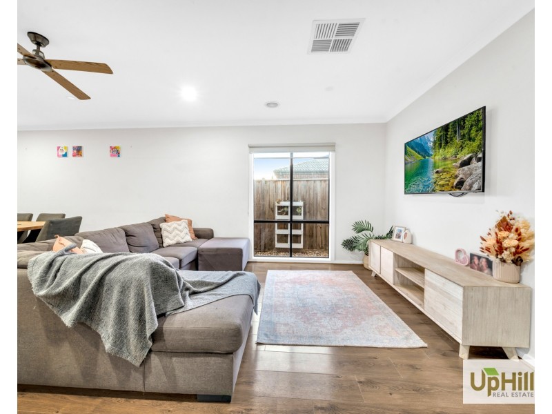 4 Bazadaise Drive, Clyde North VIC 3978