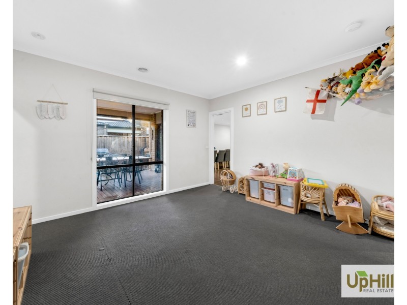 4 Bazadaise Drive, Clyde North VIC 3978