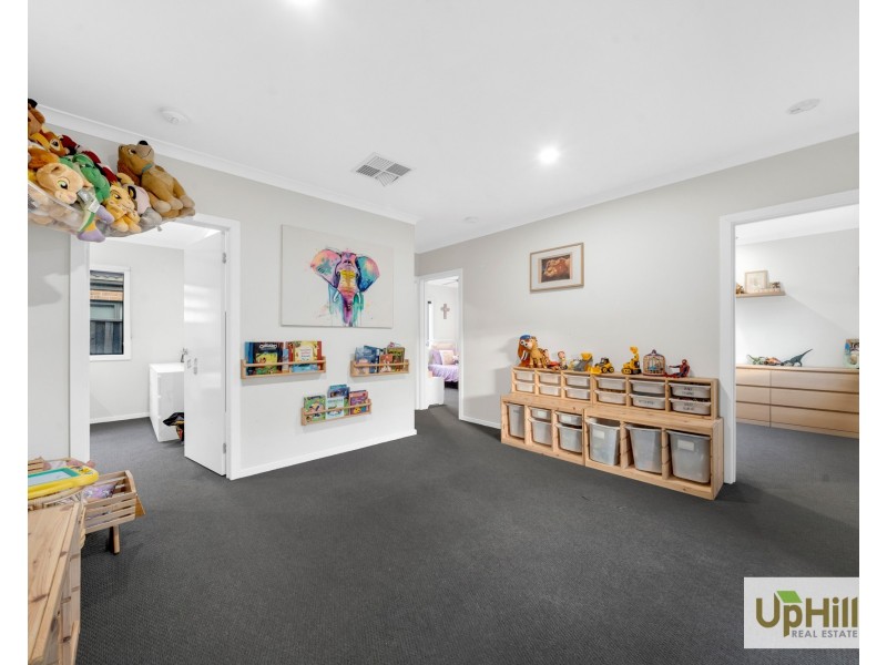 4 Bazadaise Drive, Clyde North VIC 3978