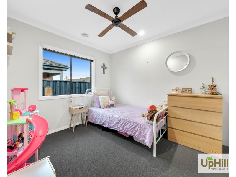 4 Bazadaise Drive, Clyde North VIC 3978