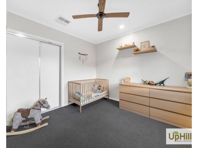 4 Bazadaise Drive, Clyde North VIC 3978