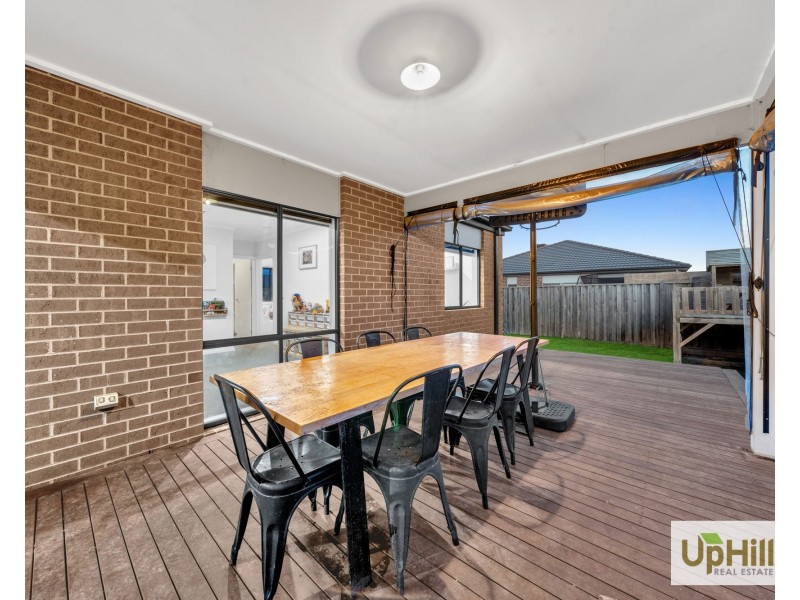 4 Bazadaise Drive, Clyde North VIC 3978