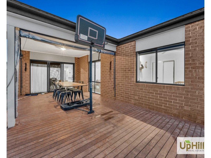 4 Bazadaise Drive, Clyde North VIC 3978