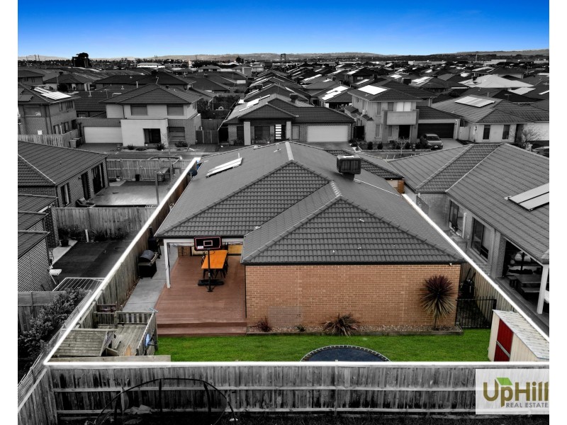 4 Bazadaise Drive, Clyde North VIC 3978