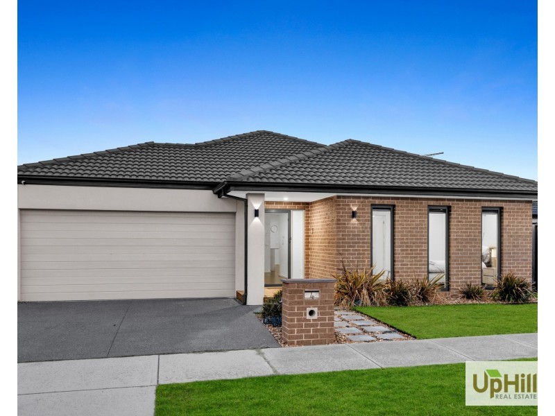 4 Bazadaise Drive, Clyde North VIC 3978