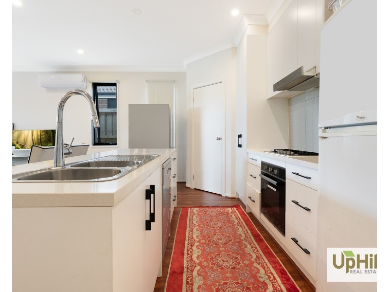 14 Sunstone Street, Cranbourne East VIC 3977